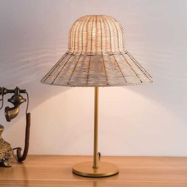 Rattan Tischleuchte mit Schirm