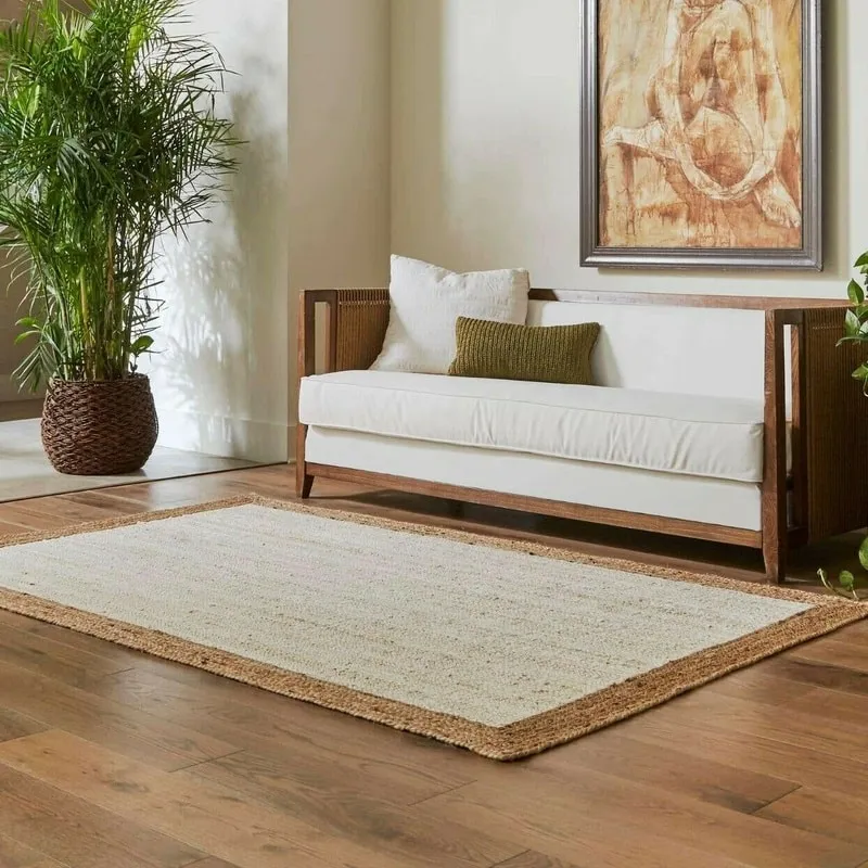 Pleciony rattan w jasnej palecie