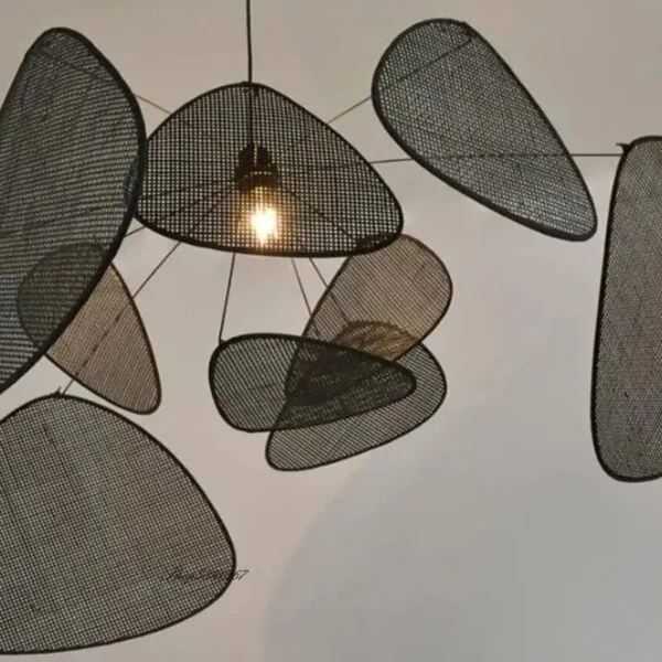 Czarna lampa wisząca z rattanu Czarna lampa wisząca z rattanu