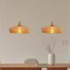 Elegancka lampa wisząca z drewna w stylu vintage