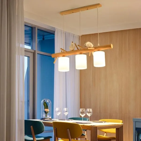 Elegancka lampa wisząca z drewna z ptakami
