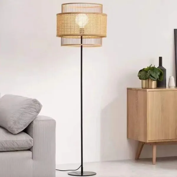 Japońska Lampa Podłogowa z Rattanu w Stylu Vintage