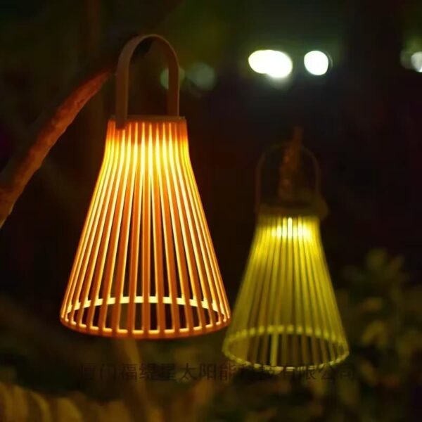 Kolorowa Lampa Solarna z Rattanu