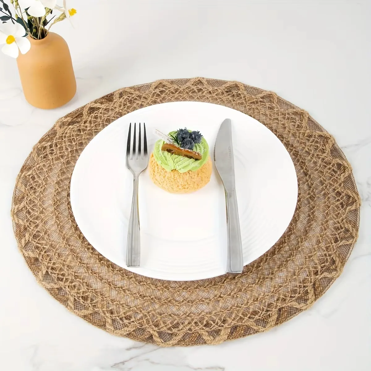 Podkładki słomiane z eleganckim wykończeniem