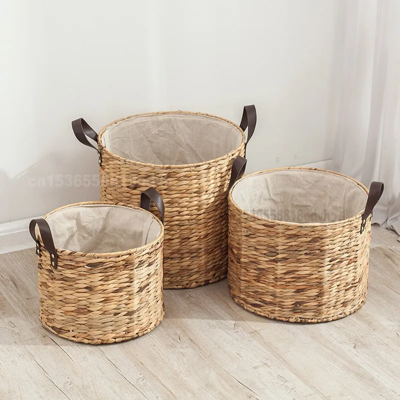 Pleciony rattan i solidne uchwyty