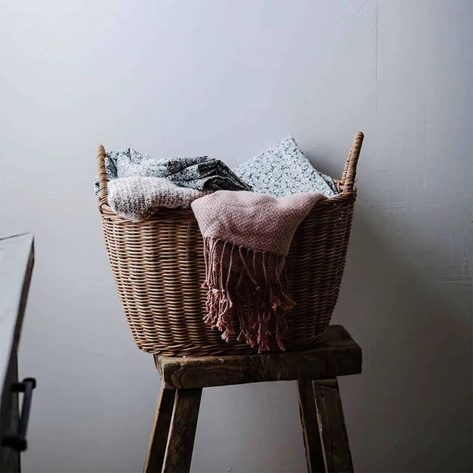Rattan, pleciona konstrukcja i styl vintage