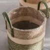 Kosz rattanowy boho z zielonymi liniami
