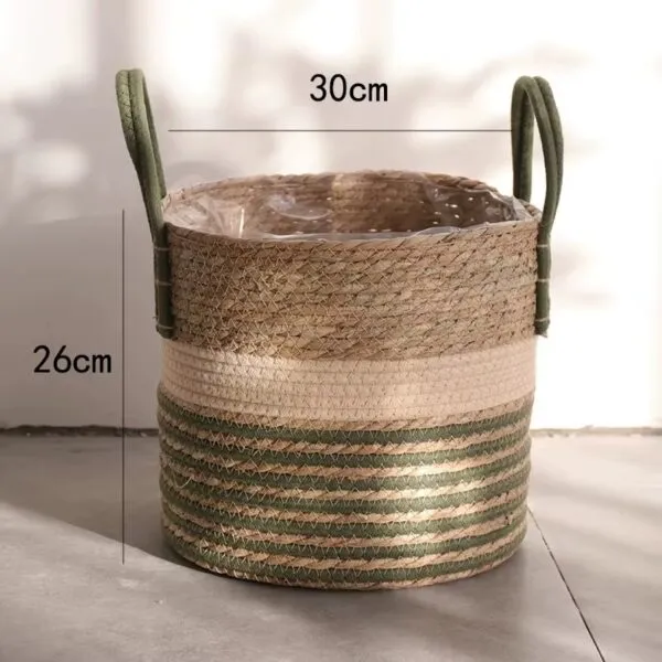 Kosz rattanowy boho z zielonymi liniami
