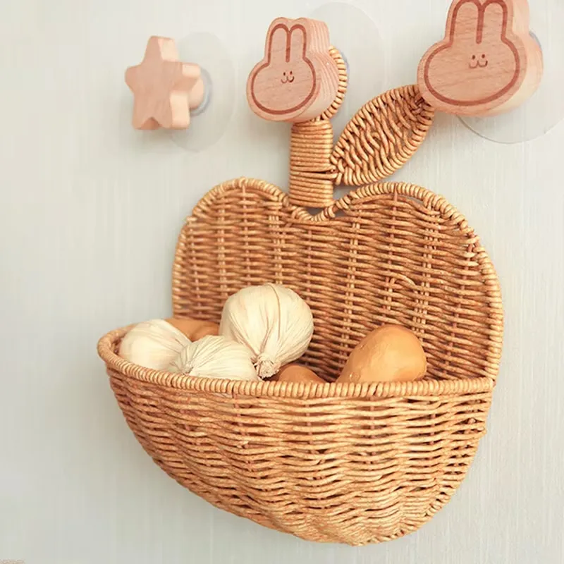 Rattan, ażur i wyrazista forma jabłka