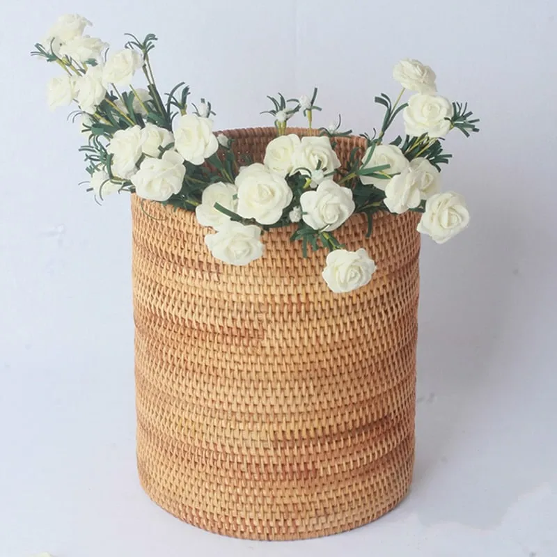 Pleciony rattan i kompaktowa forma