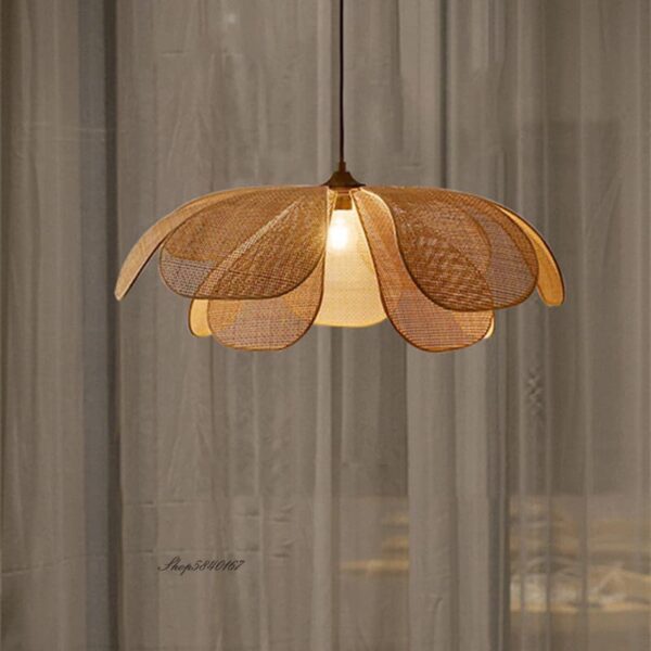 Kreatywna minimalistyczna lampa wisząca z kwiatem z rattanu Kreatywna minimalistyczna lampa wisząca z kwiatem z rattanu
