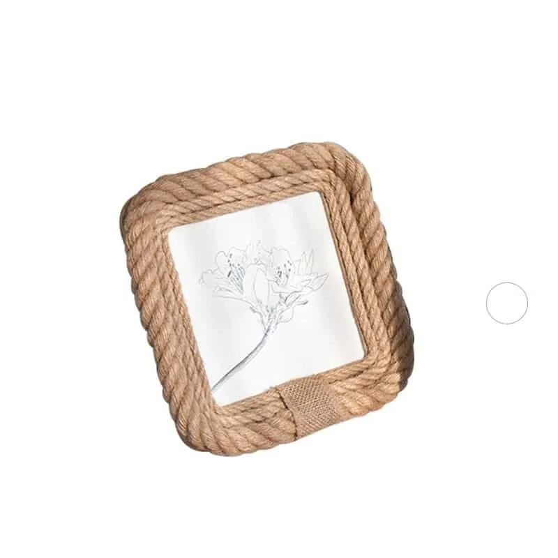 Konopie i rattan w kwadratowej formie
