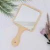 Kwadratowe lustro ręczne z drewna i bambusa Kwadratowe lustro ręczne z drewna i bambusa