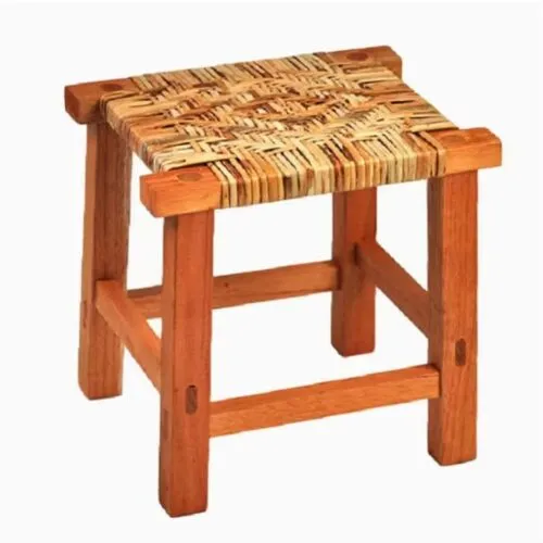 Kwadratowy taboret z wikliny