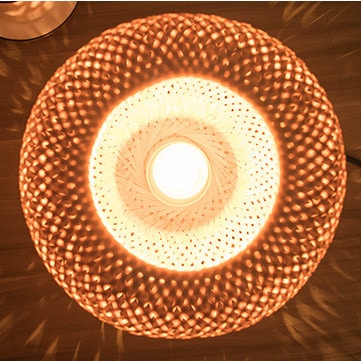 Lampa nocna owalna z rattanu z metalową podstawą Lampa nocna owalna z rattanu z metalową podstawą