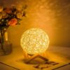 Lampa nocna rattanowa kula LED