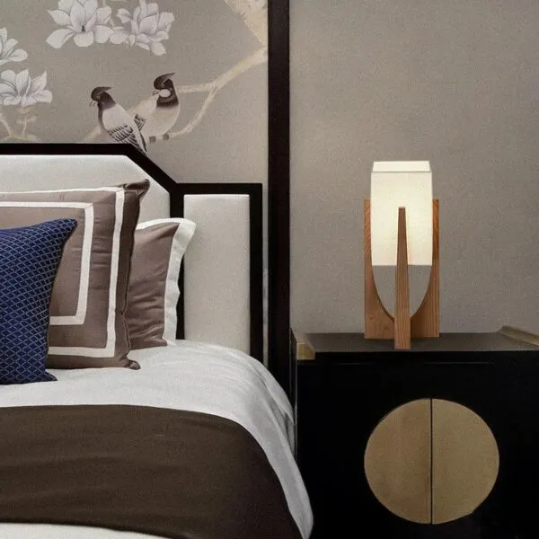 Lampa nocna z drewna nowoczesna