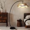 Lampa podłogowa z rattanu LED z płatkami Lampa podłogowa z rattanu LED z płatkami