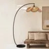 Lampa podłogowa z rattanu LED z płatkami Lampa podłogowa z rattanu LED z płatkami