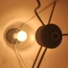 Lampa podłogowa z rattanu w kształcie trójkąta