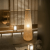 Lampa podłogowa z rattanu w stylu skandynawskim