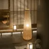 Lampa podłogowa z rattanu w stylu skandynawskim
