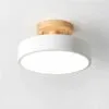 Lampa sufitowa LED z drewna w stylu skandynawskim