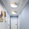 Lampa sufitowa LED z drewna w stylu skandynawskim