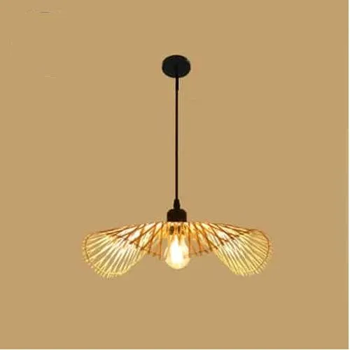 Lampa sufitowa z rattanu w stylu balijskim Lampa sufitowa z rattanu w stylu balijskim