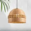 Lampa sufitowa z rattanu z ozdobnymi kulkami