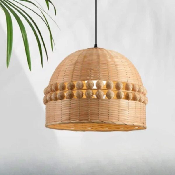 Lampa sufitowa z rattanu z ozdobnymi kulkami Lampa sufitowa z rattanu z ozdobnymi kulkami