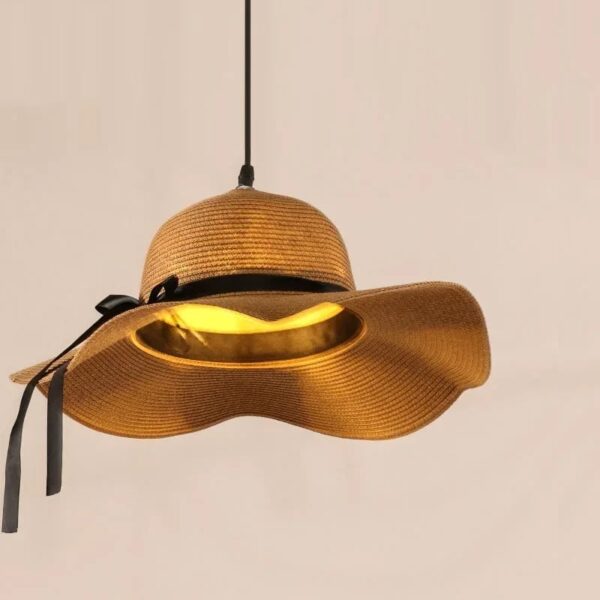 Lampa sufitowa z wikliny w kształcie kapelusza