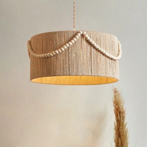 Lampa wisząca rattanowa retro z drewnianymi koralikami