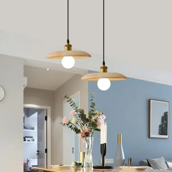 Lampa wisząca z drewna w łukowatym kształcie