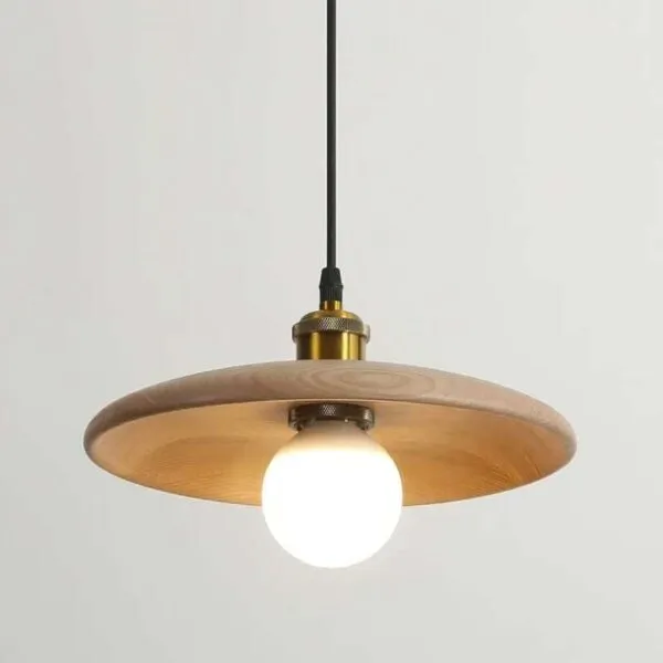 Lampa wisząca z drewna w łukowatym kształcie
