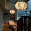 Lampa wisząca z drewna w nowoczesnym stylu Lampa wisząca z drewna w nowoczesnym stylu