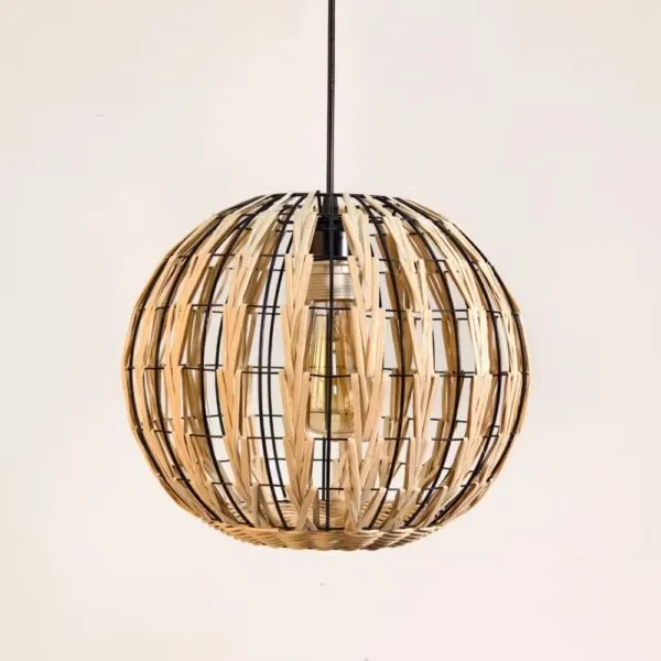 Lampa wiszaca z rattanu w klatce