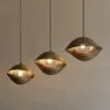 Lampa wisząca z rattanu w kształcie muszli