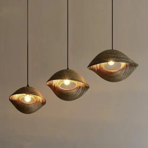 Lampa wisząca z rattanu w kształcie muszli Lampa wisząca z rattanu w kształcie muszli