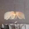 Lampa wisząca z tkaniny w kształcie kwiatu