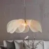 Lampa wisząca z tkaniny w kształcie kwiatu