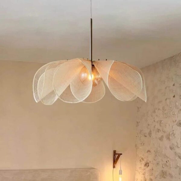 Lampa wisząca z tkaniny w kształcie kwiatu