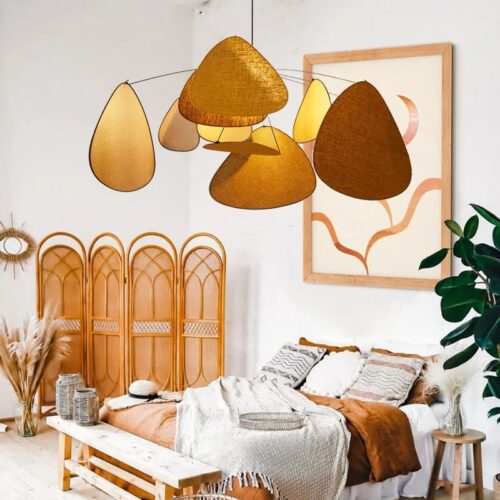 Lampa wisząca z tkaniny z pływającymi płatkami