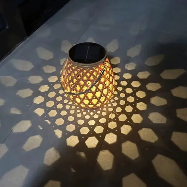 Lampion Rattan Vintage z Energią Słoneczną