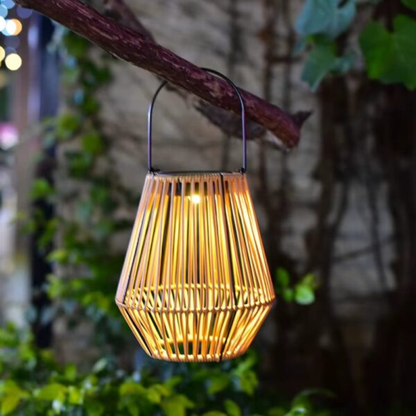 Lampka solarna z rattanu beżowa Lampka solarna z rattanu beżowa