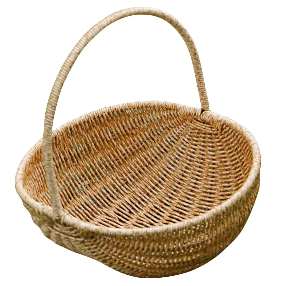Rattan i tworzywo: lekki kosz, trwała konstrukcja