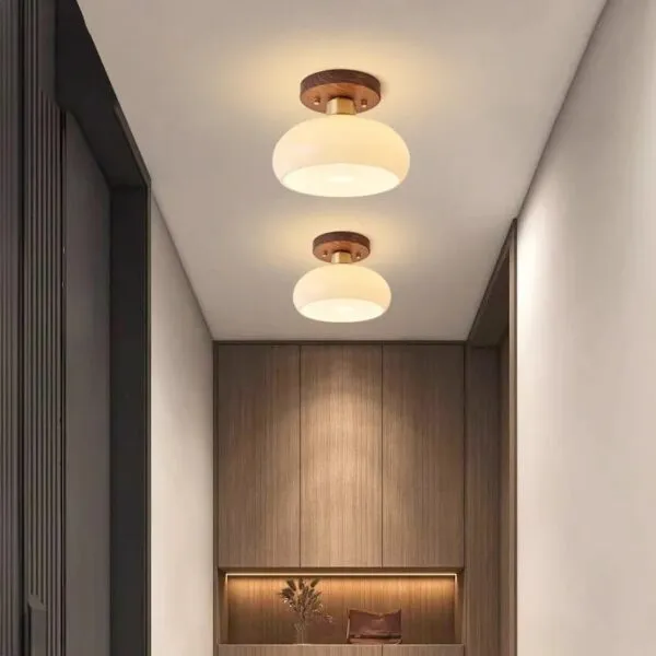 Nowoczesna lampa sufitowa z drewna i szkła Nowoczesna lampa sufitowa z drewna i szkła