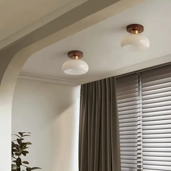 Nowoczesna lampa sufitowa z drewna i szkła Nowoczesna lampa sufitowa z drewna i szkła