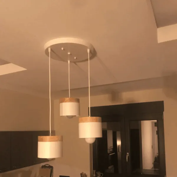 Nowoczesna lampa wisząca LED z drewna i aluminium Nowoczesna lampa wisząca LED z drewna i aluminium