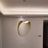 Nowoczesna lampa wisząca z drewna
